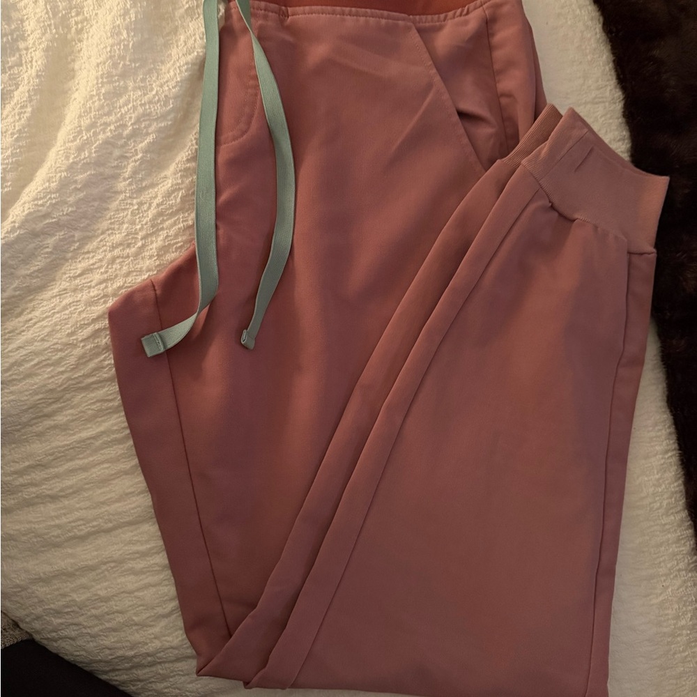 Figs Mauve Jogger Pants